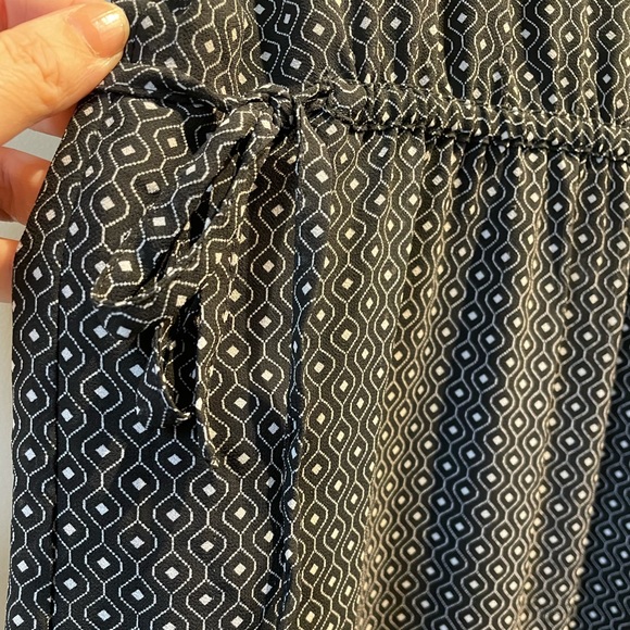 H&M - Size 14 Rayon dress in classic pattern and flattering cut. - Picture 7 of 7